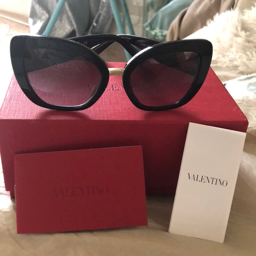 VALENTINO CAT EYE SUNGLASSES BRAND NEW